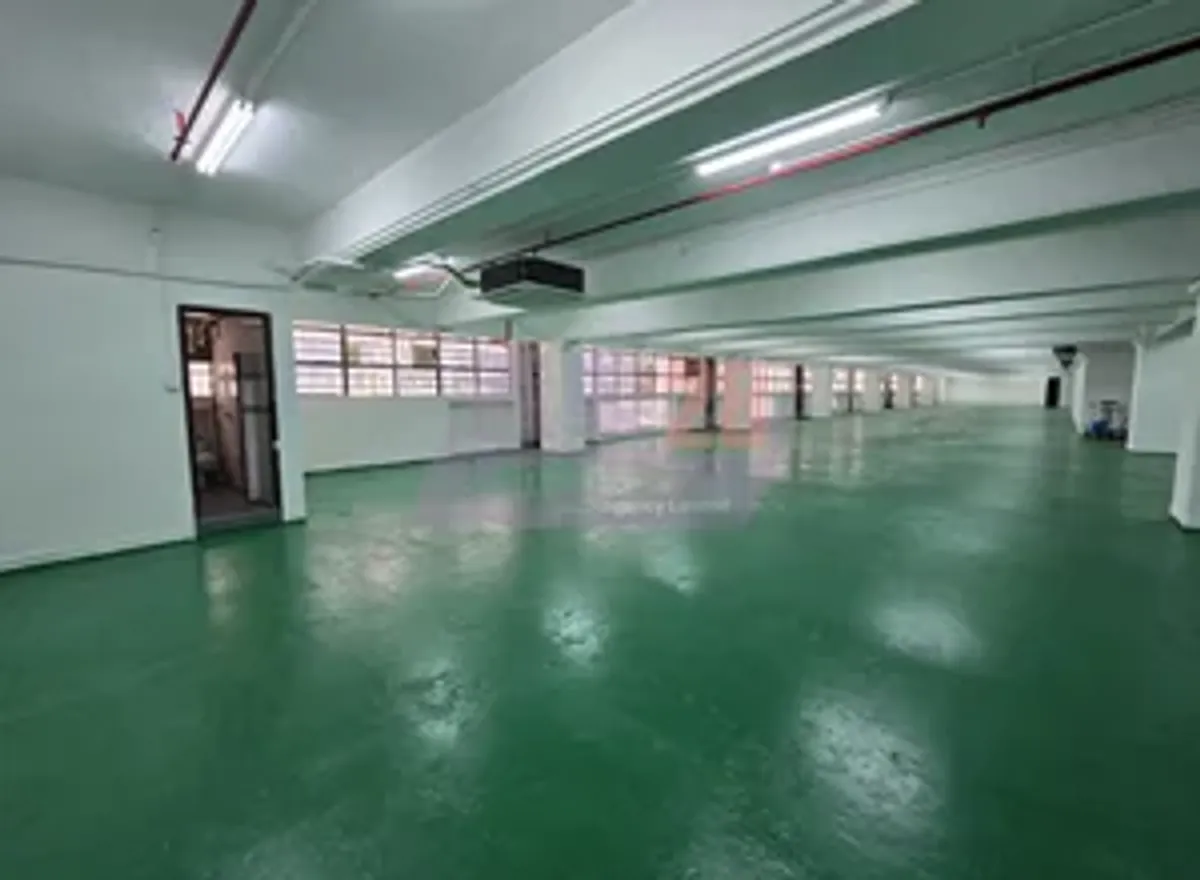 油塘工業城 中層單位相片